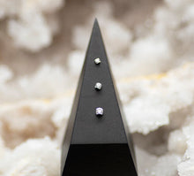 Load image into Gallery viewer, Threadless Prong-Set Gem Ends - Titanium